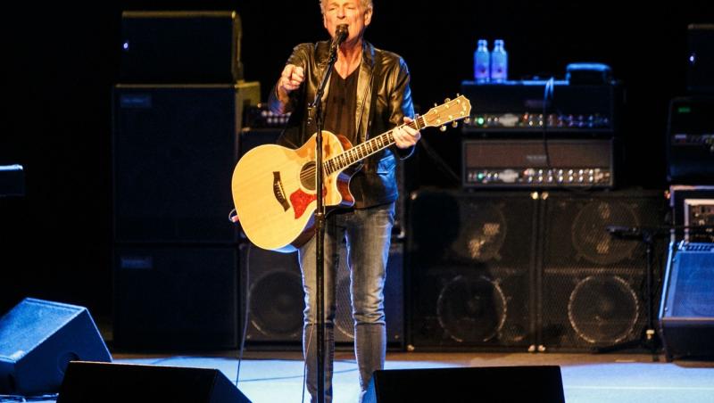 Lindsey Buckingham, într-unul dintre concertele lui, în 2018