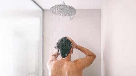 De ce transpiri după ce faci duș. Iată cum poți opri acest lucru