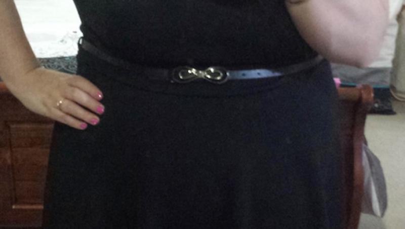 Kimberley Tripp, selfie in rochie neagra lunga