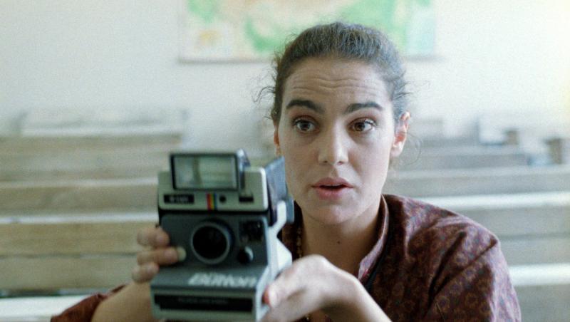 Maia Morgenstern, în 1992, cu un aparat foto în mână