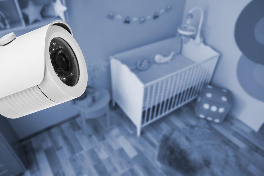 Au instalat echipament video în camera copiilor, iar ce au observat într-o noapte i-a lăsat fără cuvinte. Ce apare lângă pătuțuri