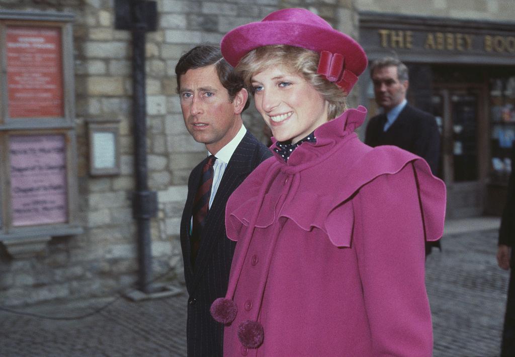 Prințesa Diana, într-un costum violet