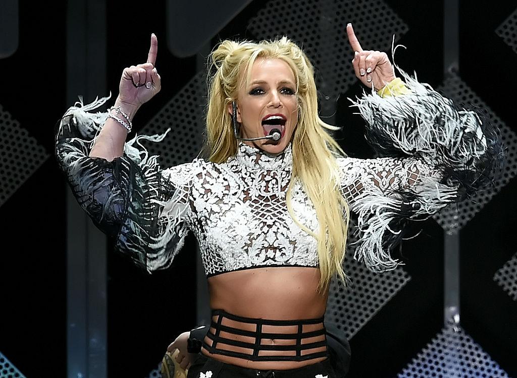 Britney Spears, într-un concert, îmbrăcată specific