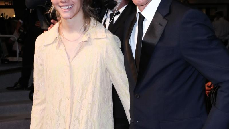 Hazel Moder, în vârstă de 16 ani, a apărut alături de tatăl ei, Danny Moder, pe covorul roșu de la Festivalul de Film de la Cannes 2021, atrăgând privirile tuturor.