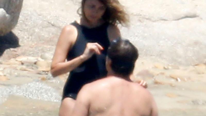 Penelope Cruz, în tandrețuri cu soțul Javier Bardem în Sardinia. Cum i-au fotografiat paparazzi