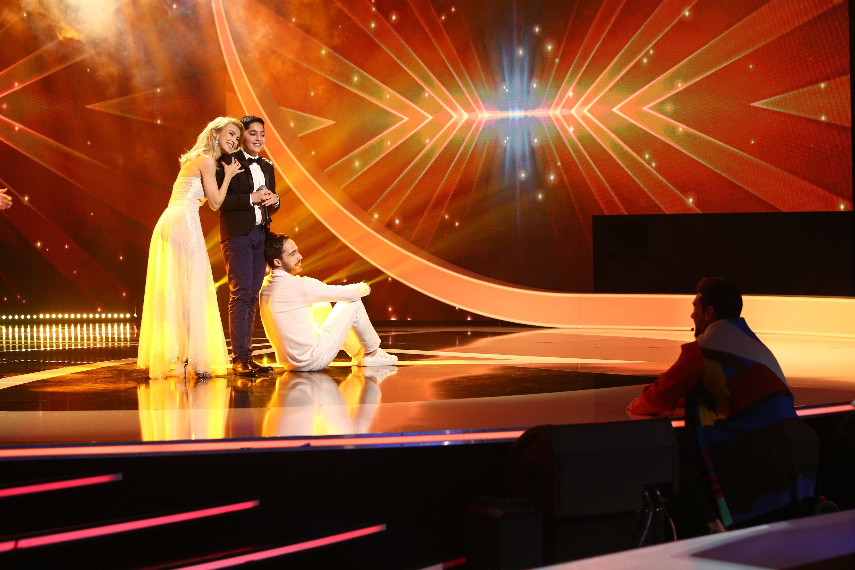 David Dincă a interpretat o piesă grea în finala Next Star 2021. Andreea Bălan a dansat în spatele său