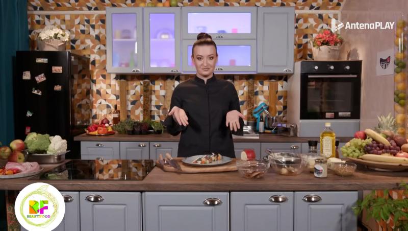 În cel de-al șaptelea episod de BeautiFood, emisiune disponibilă pe AntenaPlay, Chef Roxana Blenche a făcut spectacol cu un plating senzațional, realizat pentru un muschiuleț de porc cu garnitură de legume și sos de muștar.