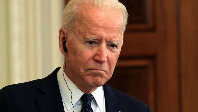 Joe Biden, îmbrăcat la costum