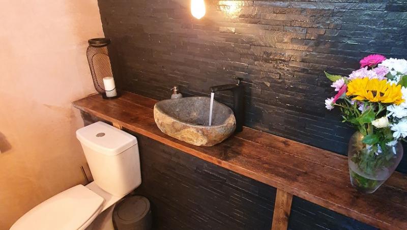 Bărbatul a transformat camera secretă într-o toaletă pentru musafiri
