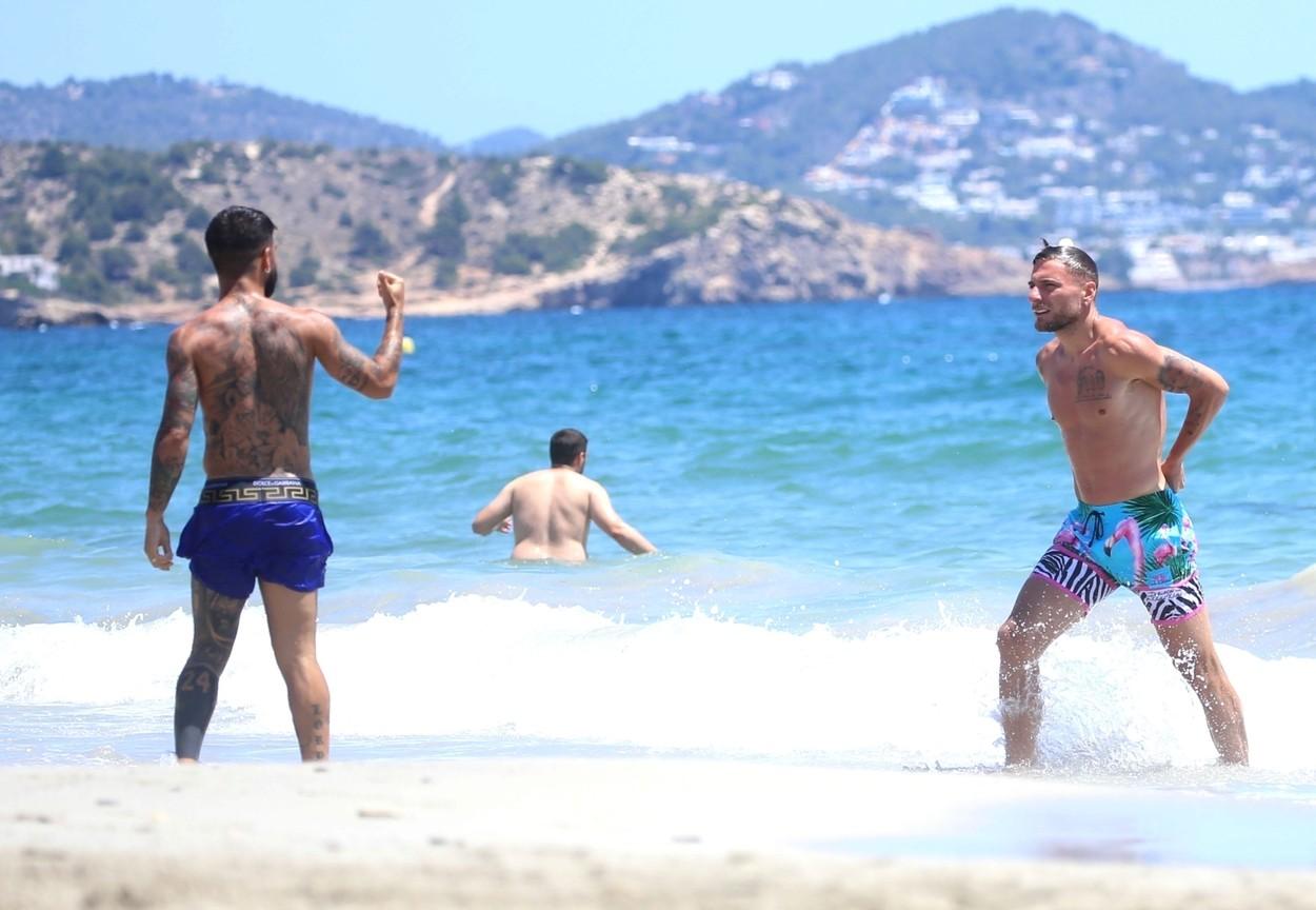 Ciro Immobile și Lorenzo Insigne, în Ibiza, după ce au câștigat trofeul EURO-2020