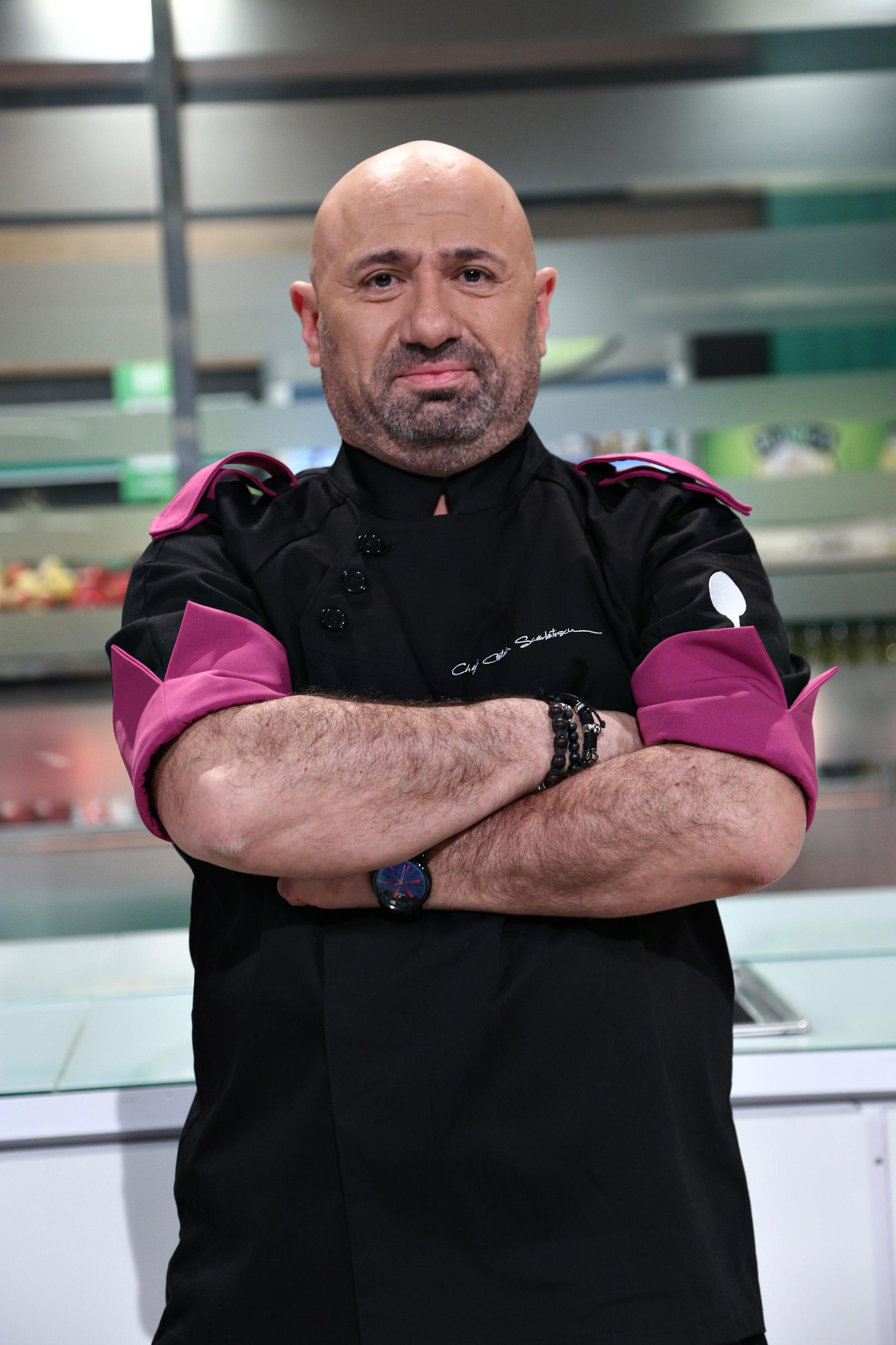 Cătălin Scărlătescu, în platoul emisiunii Chefi la cuțite, în sezonul 9