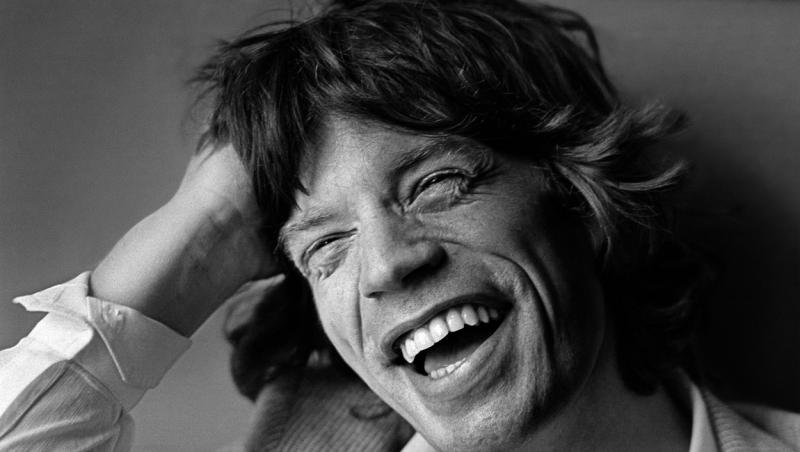 Mick Jagger, celebrul membru al trupei Rolling Stones, are o iubită cu 43 de ani mai tânără decât el și se mândrește cu ea. De curând, artistul a sărbătorit ziua ei de naștere.