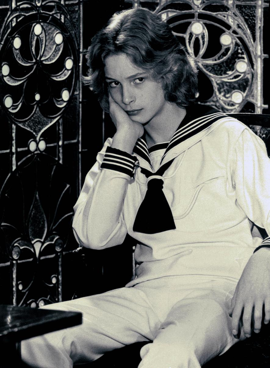 bjorn andresen la 15 ani, poza alb-negru, imbracat in costum de marinar
