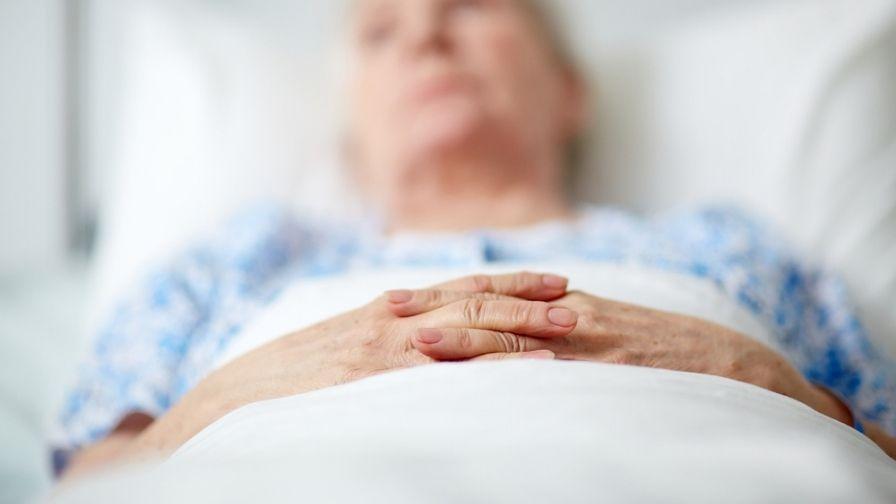 Mireasa care a ales să se căsătorească în spital, în fața bunicii aflate pe patul de moarte. VIDEO emoționant