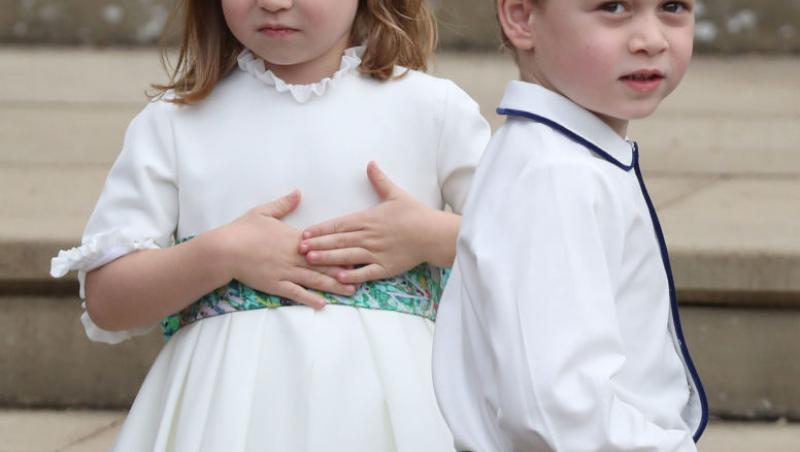 Este deja o tradiție ca Ducesa și Ducele de Cambridge să posteze o fotografie-portret cu fiul lor, viitor rege, Prințul George