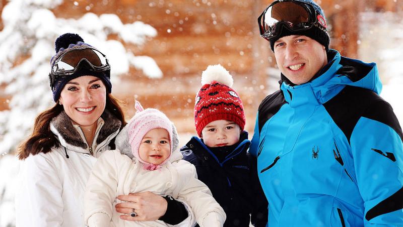 Ducii de Cambridge, Prințul George și Prințesa Charlotte, în 2016, în Franța, îmbrăcați în haine de iarnă