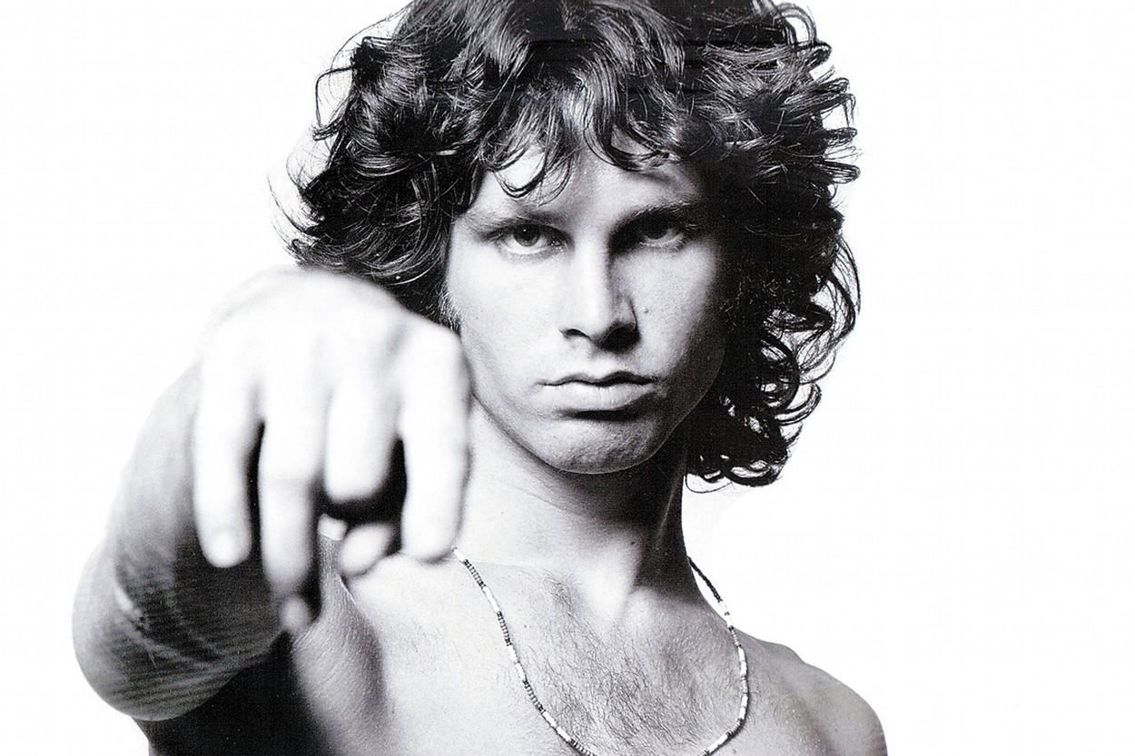 jim morrison in pielea goala, poza alb negru