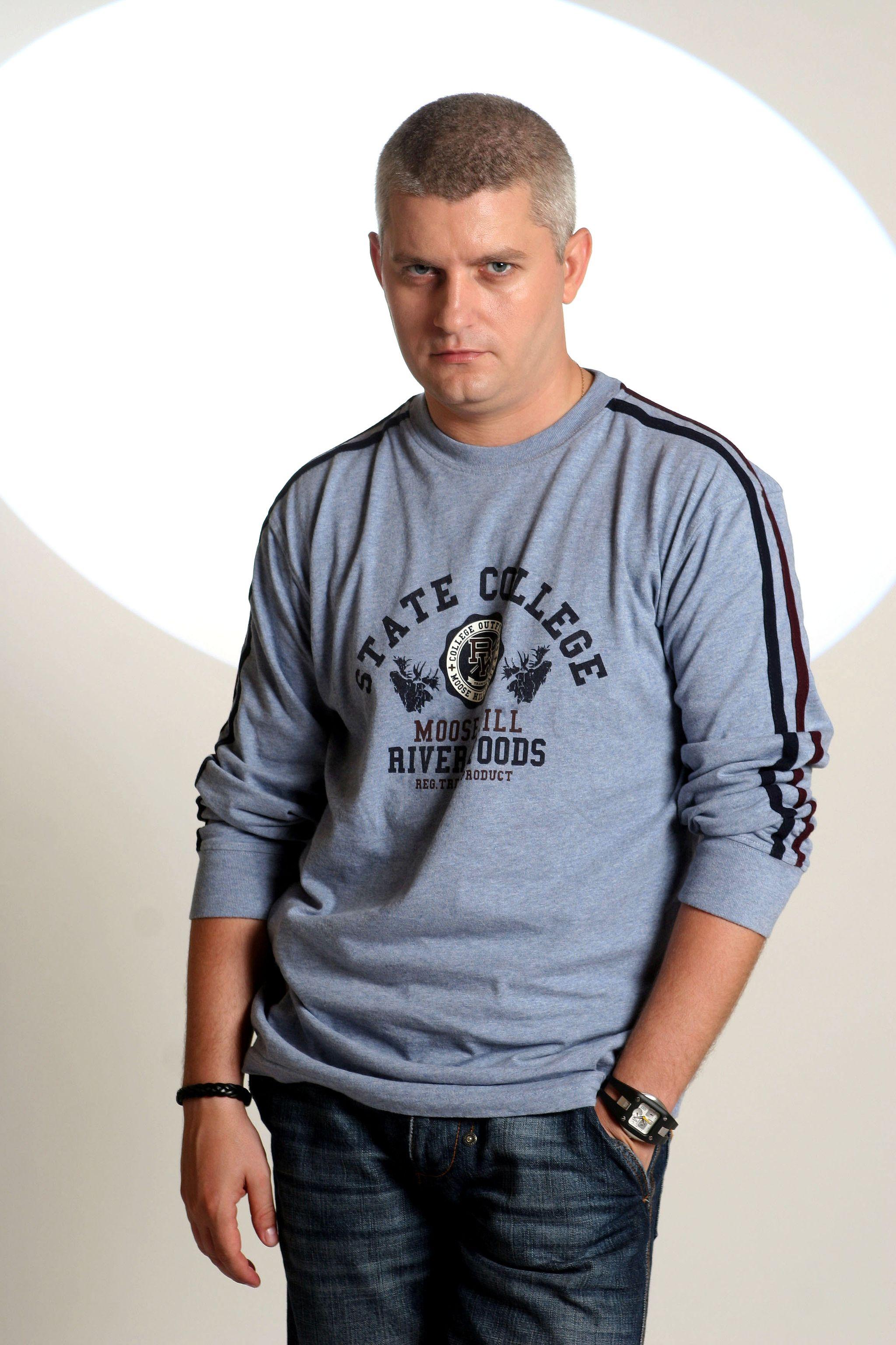 Virgil Ianțu, într-o bluză gri