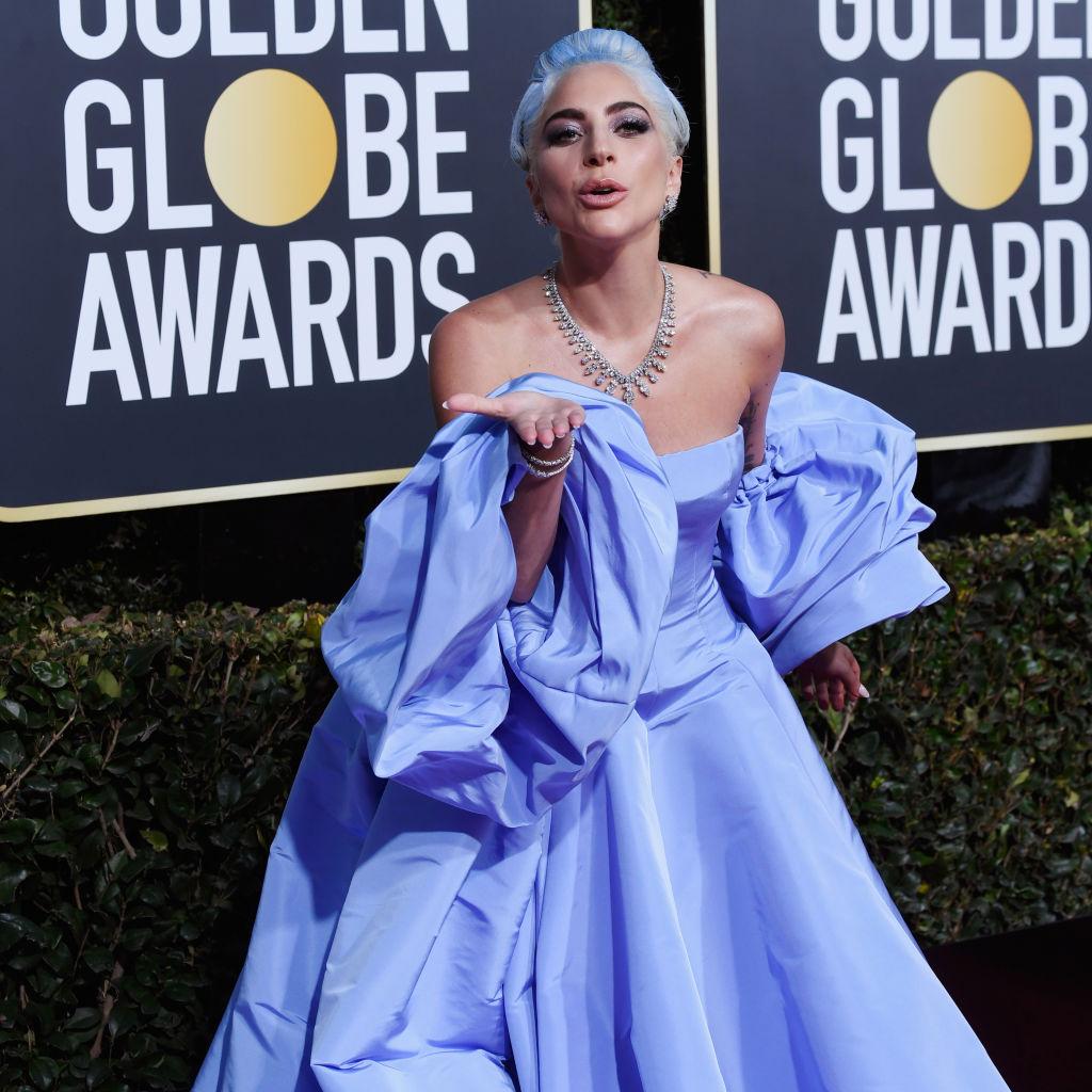 Lady Gaga, într-o rochie albastră și lungă