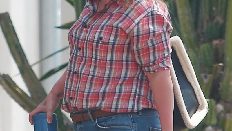 Kelly Clarkson, poze făcute de paparazzi după ce a luat în greutate