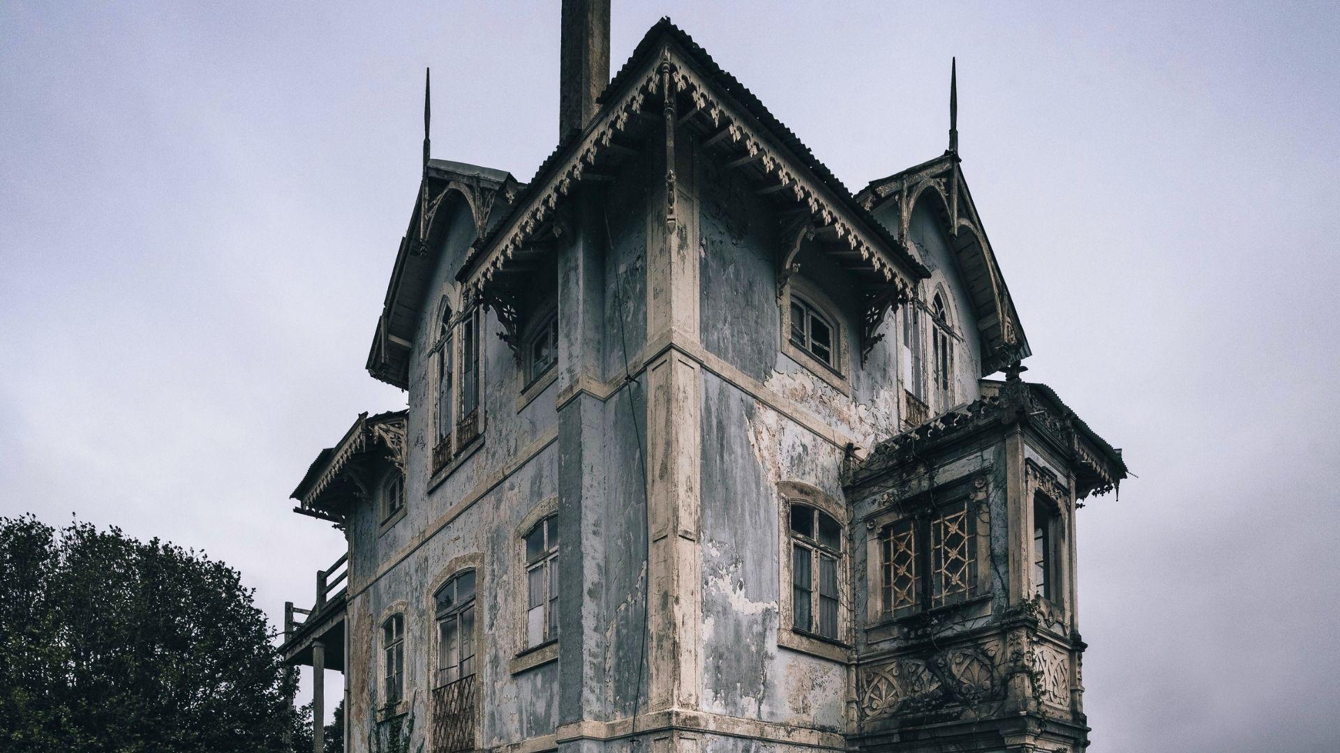 Ce ascunde la subsol această casă abandonată. Nimeni nu se aștepta să găsească așa ceva