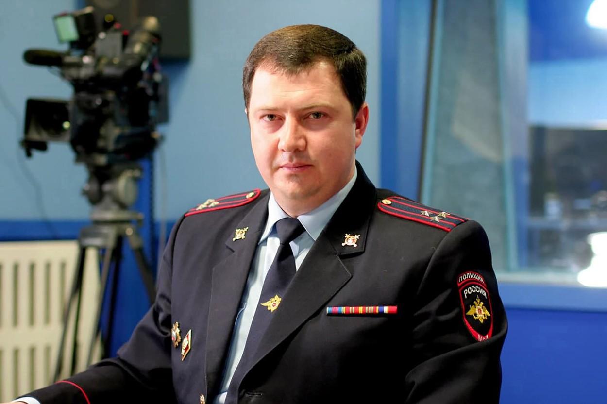 Colonelul Alexei Safonov, din Rusia, cu wc din aur