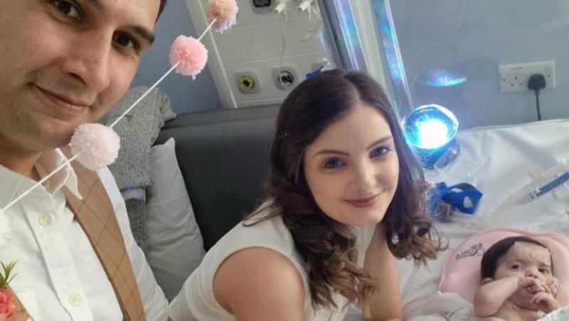 Karim și Louise Rezaie s-au căsătorit la spital, lângă patul fiicei lor. Bebelușul suferă de o afecțiune rară