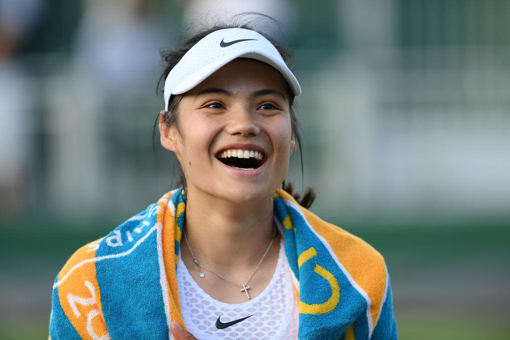 Emma Răducanu a eliminat-o pe Sorana Cîrstea la Wimbledon