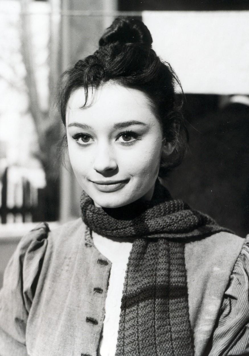 Raffaella Carra, când era mai tânără, fotografie alb-negru