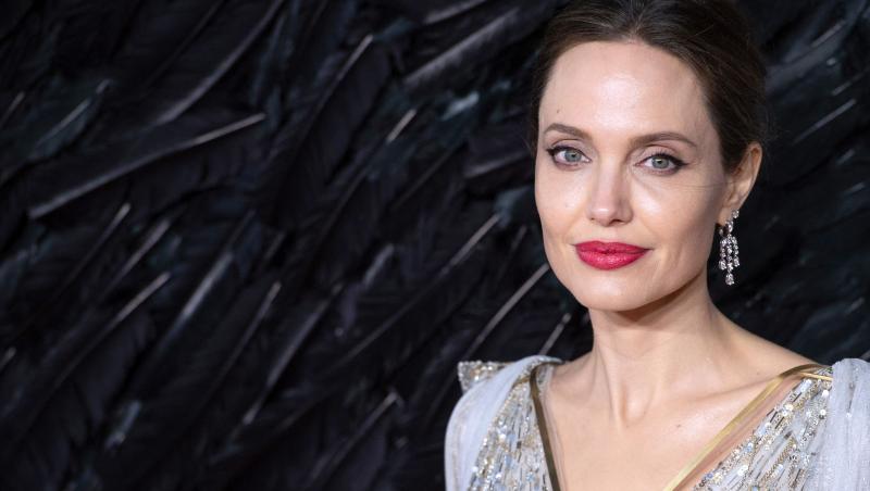 Angelina Jolie și The Weeknd, surprinși la restaurant, la cină romantică