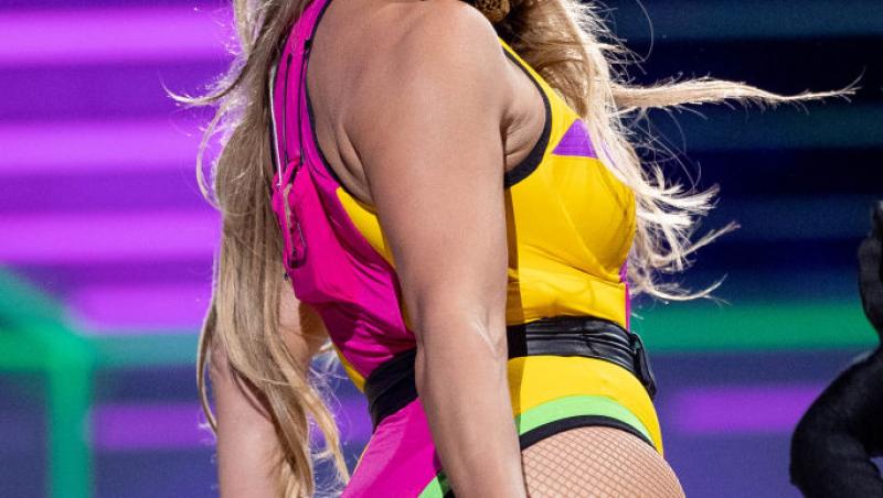 Jennifer Lopez s-a pozat goală în cadă. Diva latino și-a acoperit bustul cu spumă și a arătat public detalii din intimitatea băii