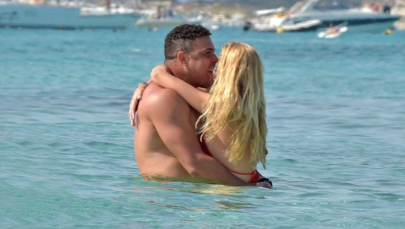 Ronaldo Nazario se mândrește cu o iubită top-model. Cum arată Celina Locks, care e mai tânără cu 11 ani decât el