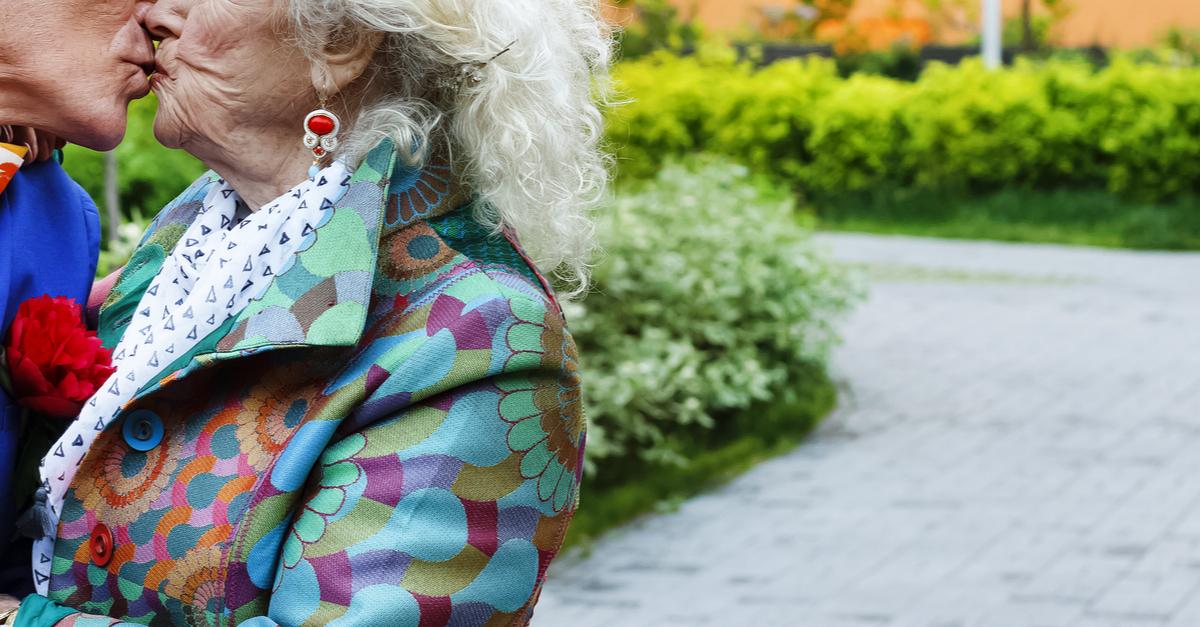 Hattie Retroage are 85 de ani și folosește aplicații de dating după ce s-a despărțit de iubitul mai tânăr cu 46 ani. Cum arată