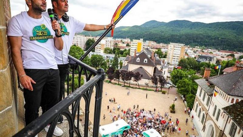 În urmă cu puțin timp, Mihai Morar a postat o fotografie cu părinții săi și sora lui. Deși mulți dintre urmăritorii săi știau deja cum arată mama și tatăl prezentatorului, puțini știau cine e sora acestuia.