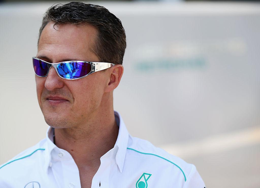 Michael Schumacher, purtând ochelari de soare