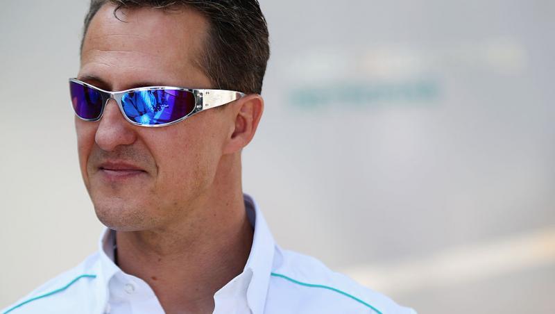 Michael Schumacher, purtând ochelari de soare