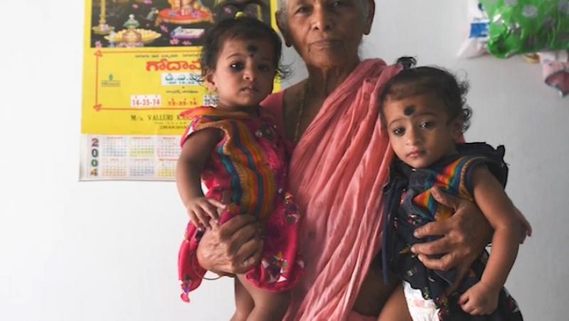 Erramatti Mangayamm a fost numită cea mai bătrână mamă din lume, după ce a născut două fetițe la vârsta de 74 de ani
