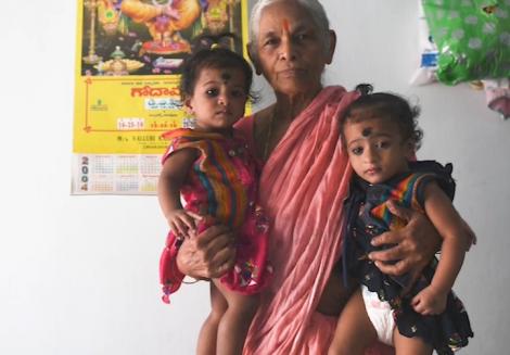 Ea e femeia care a născut gemeni la 74 de ani. Ce a anunțat Erramatti Mangayamma, după ce a devenit cea mai bătrână mamă din lume