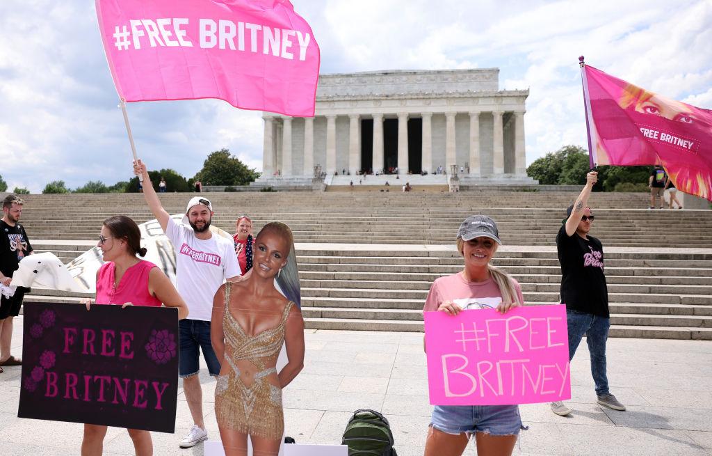 Fani care o sustin pe Britney Spears in procesul cu tatal ei pentru tutela
