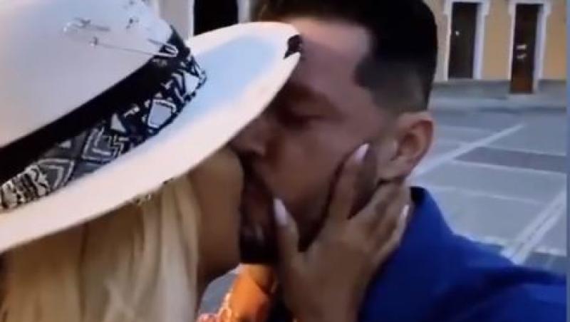 Victor Slav se sărută cu noua iubită