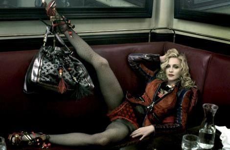 Madonna a împlinit 63 de ani. Cum și-a sărbătorit diva muzicii pop aniversarea și cu cine. Noile fotografii stârnesc controverse