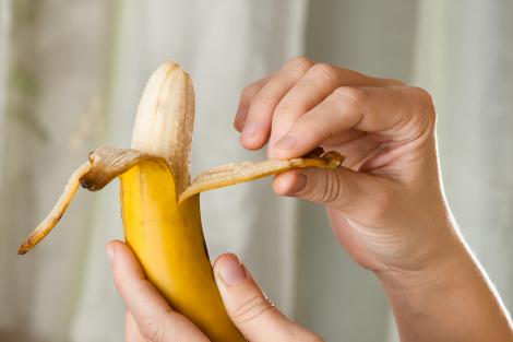 De ce nu trebuie să arunci cojile de banane. 10 întrebuințări la care nu te-ai fi gândit