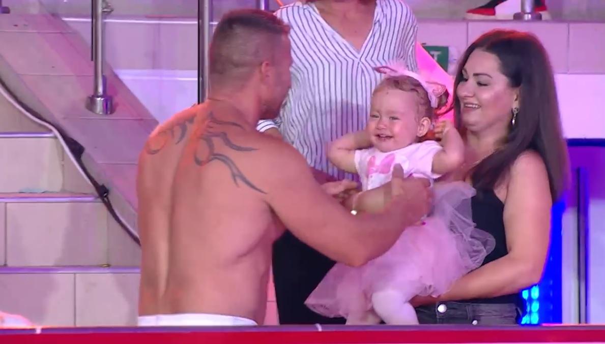 fachirul din periș la splash! vedete la apă alături de familia sa