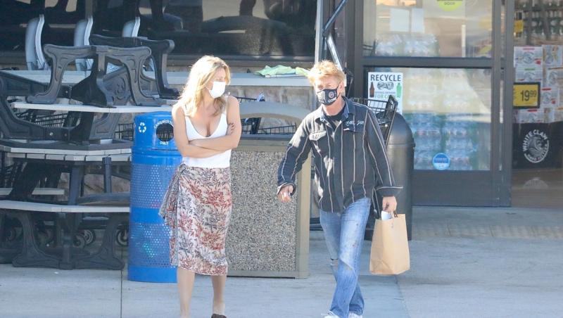 Celebrul actor Sean Penn, în vârstă de 60 de ani, se iubește cu o femeie în vârstă de 29 de ani și puțini cred că relația lor este bazată pe dragoste adevărată.