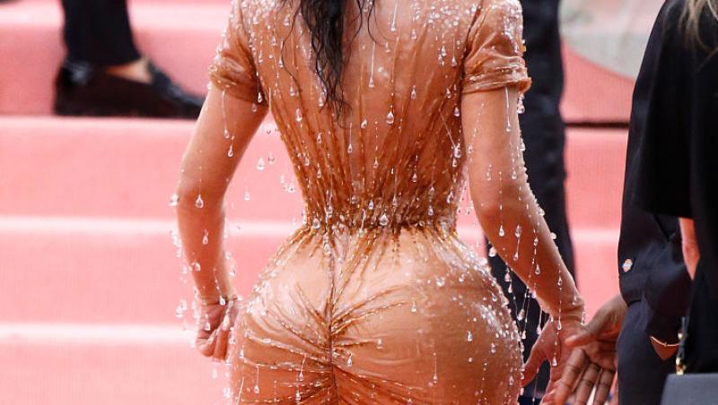 Kim Kardashian arată complet schimbată. Fanii cred că și-a scos implanturile din fesieri. Cum s-a fotografiat vedeta