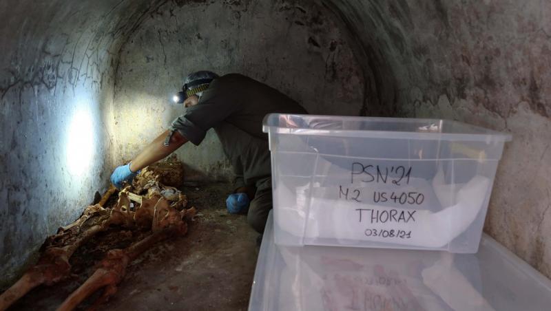 La necropola Porta Sarno, aceștia au dat peste o celulă, iar după căutări amănunțite au făcut o descopeirire uimitoare. Ce se afla în interior.