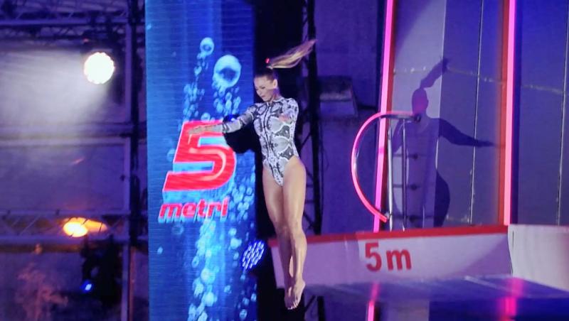 Roxana Nemeș a uimit pe toată lumea cu o săritură foarte elegantă, așa cum a fost jurizată. A sărit de la 5 metri