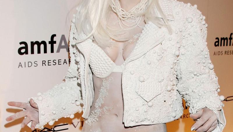 Lady Gaga nu încetează să își uimească fanii, iar de această dată a arătat că poate reveni cu ușurință la ținutele ei sexy.