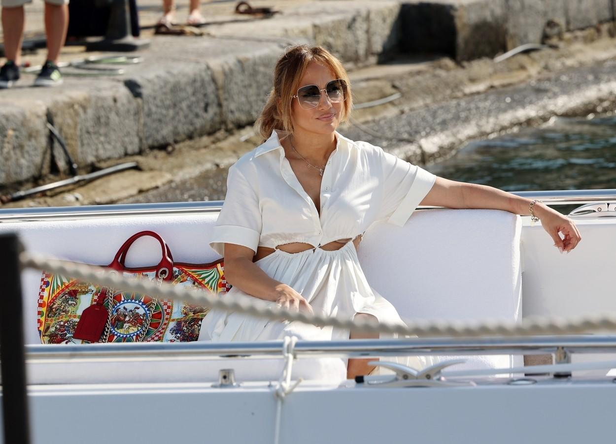 Ben Affleck e mai bogat decât se zvonea. La ce sumă e estimată averea lui după ce i-a dăruit lui J.LO un cadou de 9.000 de dolari