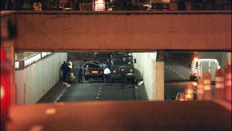 Având o viteză de 180km/h, Henri Paul a intrat cu mașina în al 13-lea pilon de susținere al tunelului. Fayed și Henri Paul au murit pe loc.